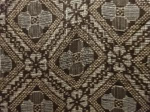 アンティーク　斜め格子模様織出し本場泥大島紬着物（龍郷）